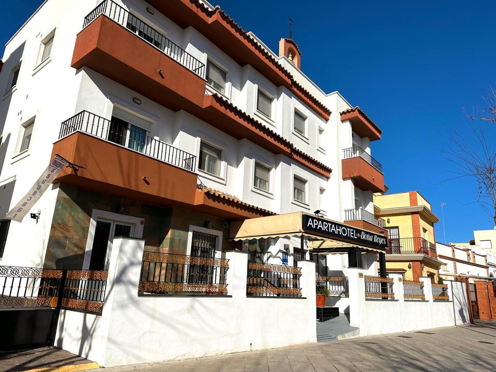 Apartahotel Dona Reyes Чипиона Экстерьер фото